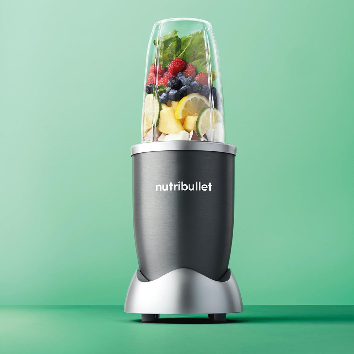 nutribullet Blender 600 Series in Graphite - Powerful 20,000 RPM Extractor Blends Frozen Fruit, Nuts & Ice - 7 Piece Kit Includes Tall Cup, Short Cup, Ideal for Smoothies