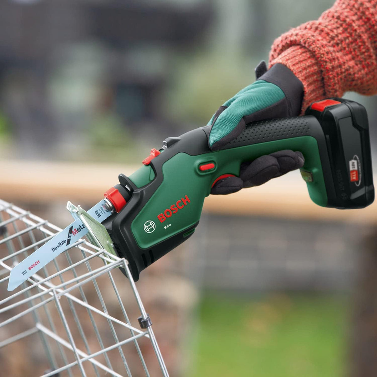 Bosch Cordless Garden Saw Keo