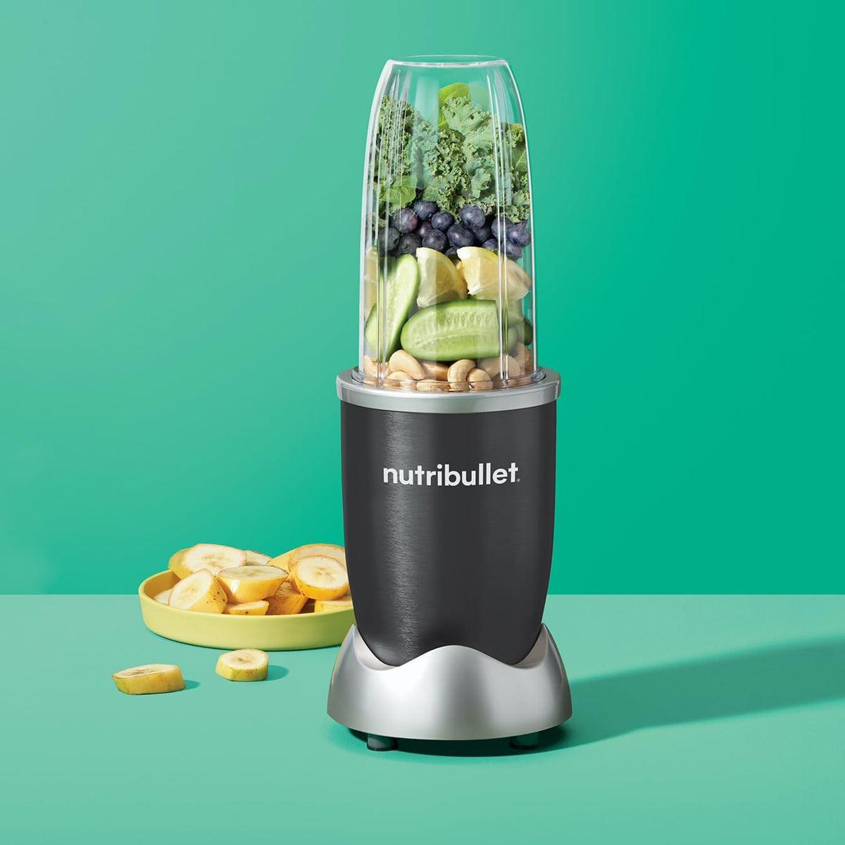 nutribullet Blender 600 Series in Graphite - Powerful 20,000 RPM Extractor Blends Frozen Fruit, Nuts & Ice - 7 Piece Kit Includes Tall Cup, Short Cup, Ideal for Smoothies