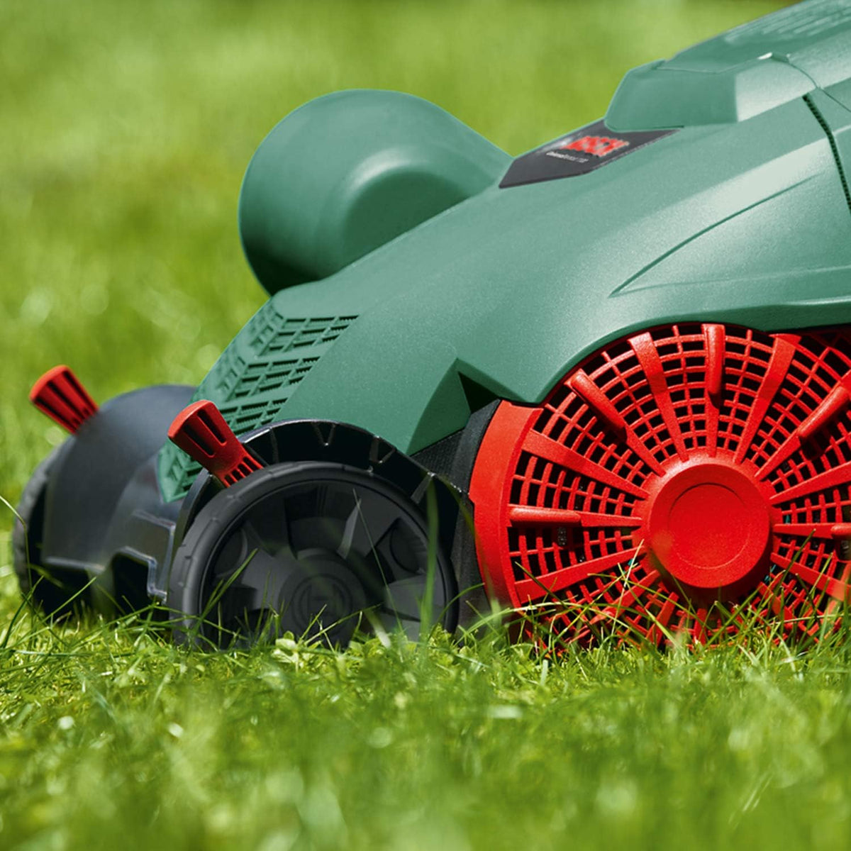 Bosch Electric Lawn Raker UniversalRake 900