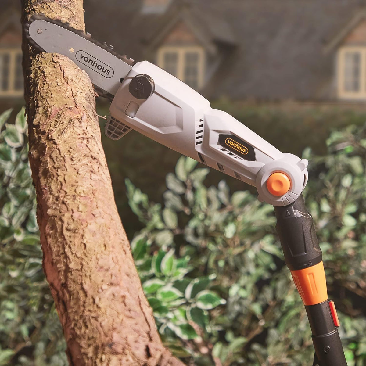 VonHaus Cordless Pole Chainsaw 40V – Electric Chainsaw with Battery, Charger and Harness – Telescopic Tree Cutter – Handheld, Portable, Foam Grip, Adjustable Length, Rotary Cutting, Robust Chain