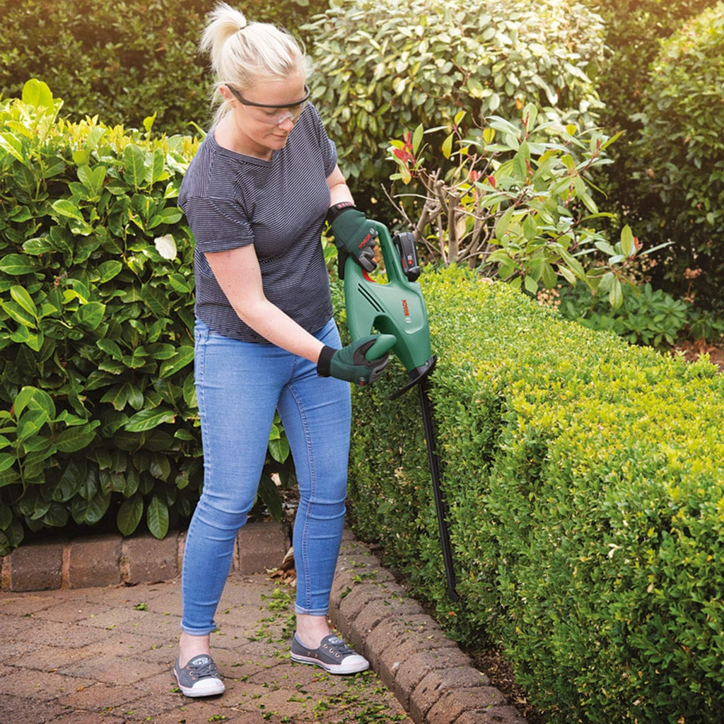 Bosch Cordless Hedge Cutter EasyHedgeCut 18-45 (Without Battery, 18 Volt System, Blade Length 45 cm, Lubricant Spray for Hedge Cutters 250 ml Included, in Carton Packaging) – Amazon Edition