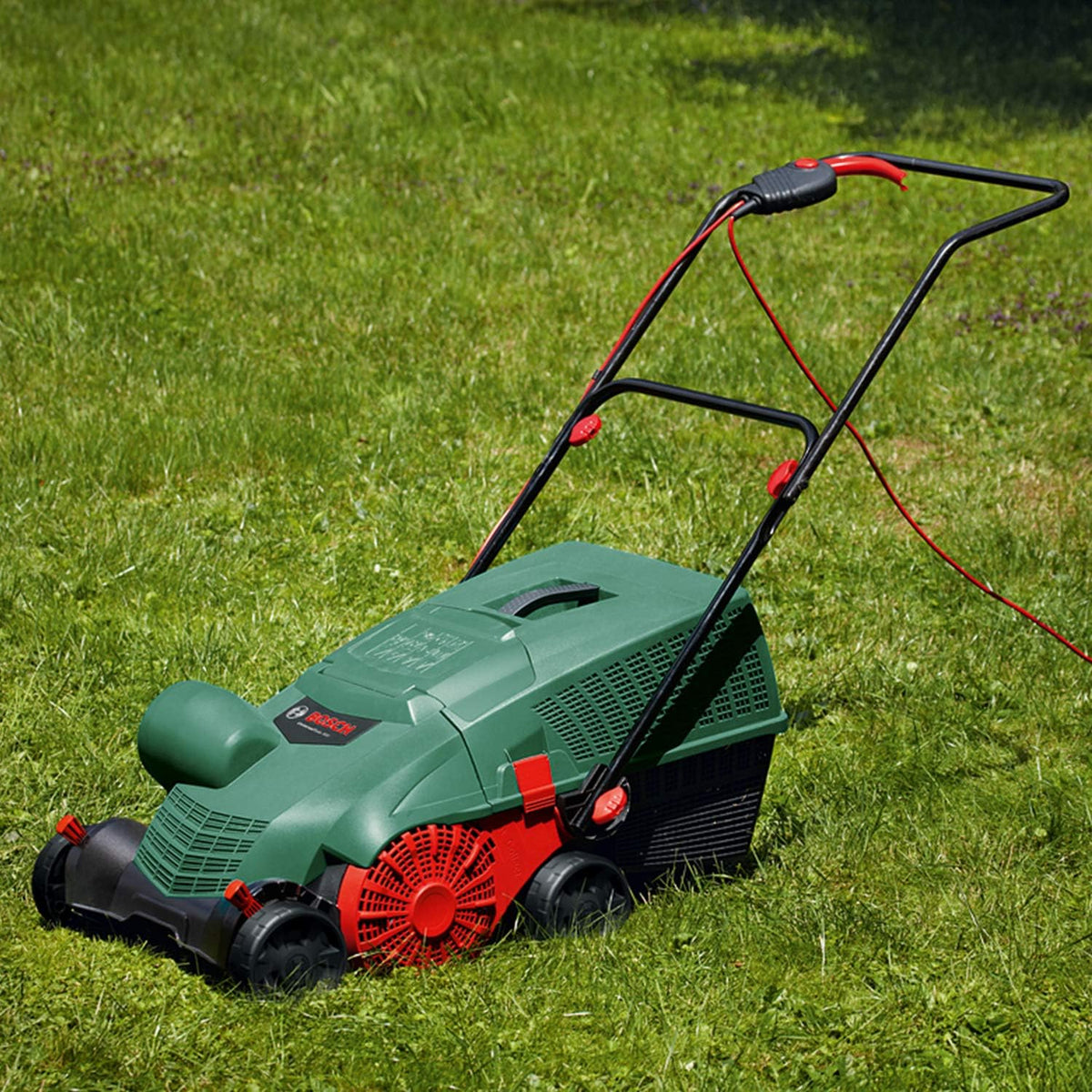Bosch Electric Lawn Raker UniversalRake 900