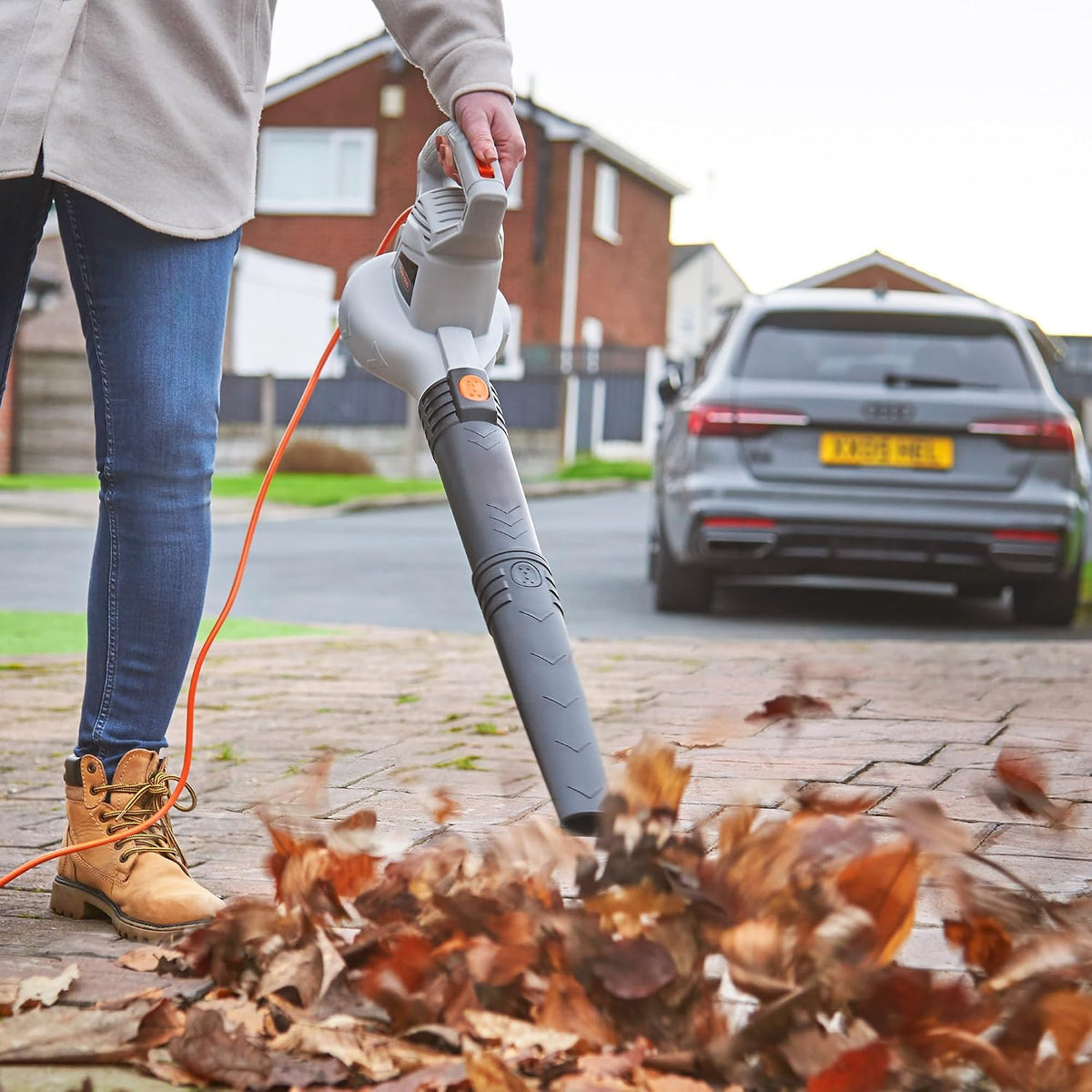 VonHaus Leaf Blower Corded 3000W – 8m Cable, Detachable Chute, 2 Speeds