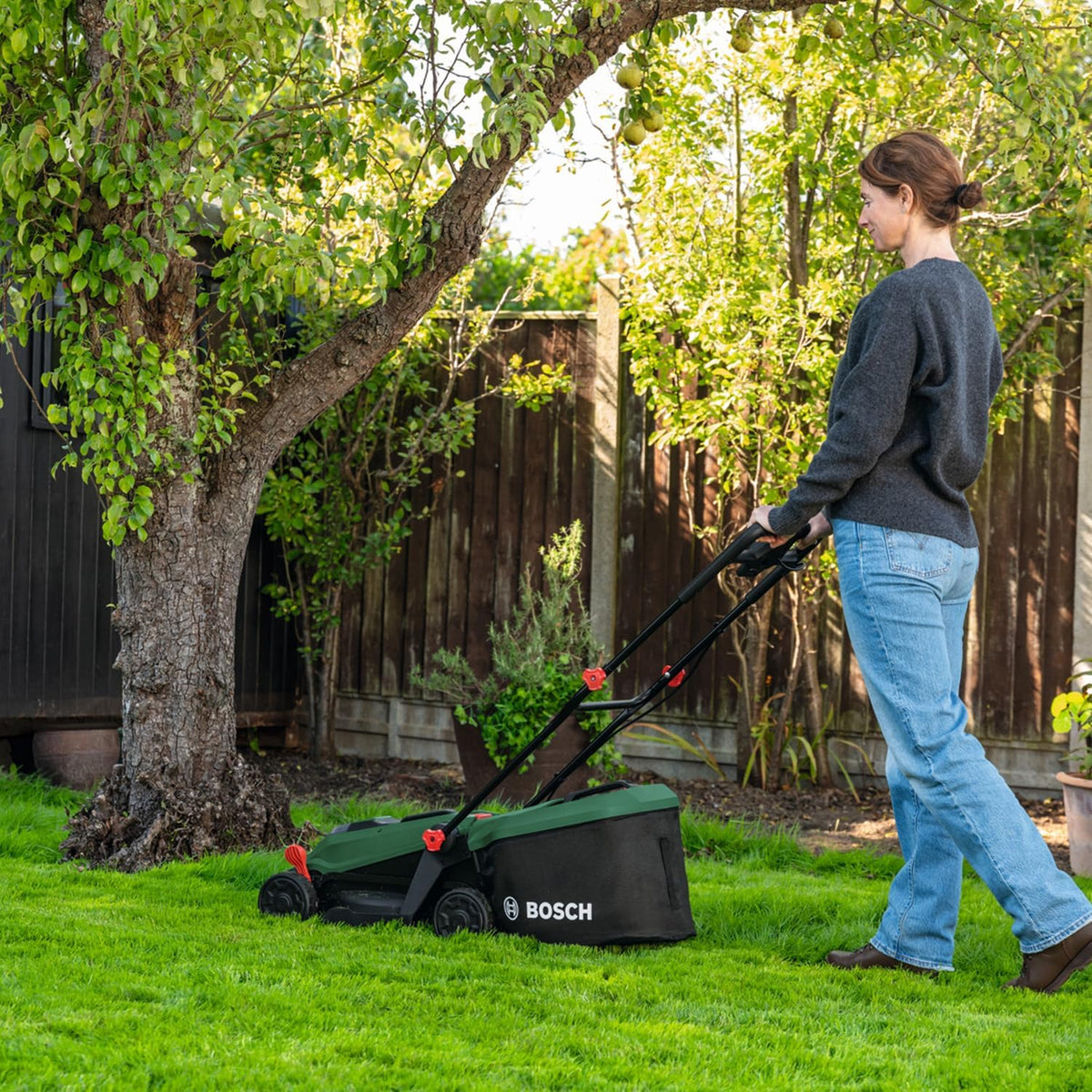 Bosch Cordless Lawn Mower ROTAK18V-32 (Cutting Width: 32 cm, Height of Cut: 25-65 mm, 35 l Fabric Grass Bag, Mulch plug, incl Battery and Charger)