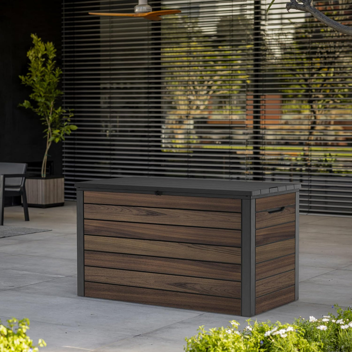 Keter Signature Ontario 575L Outdoor Storage Box – Rosewood | Weather‑Resistant Wood‑Look Storage Box with Lockable Lid, Extra Seating for 2, UV‑Protected Garden Storage